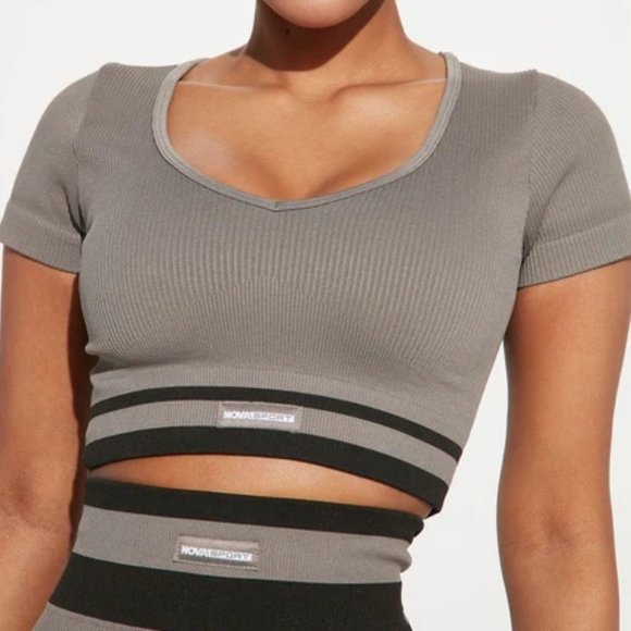 Women's NWT Fashion Nova Effortless Celestine‎ Ribbed Performance Crop Top S - Picture 1 of 6